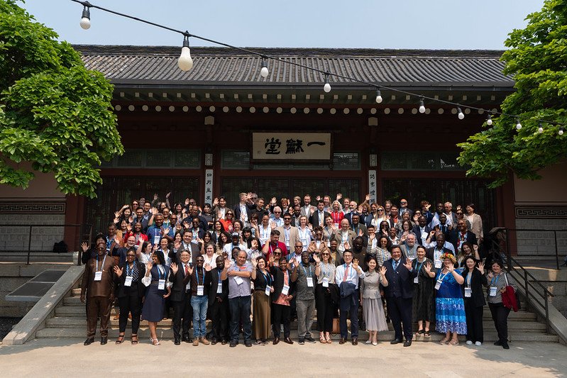 Members family photo WS10